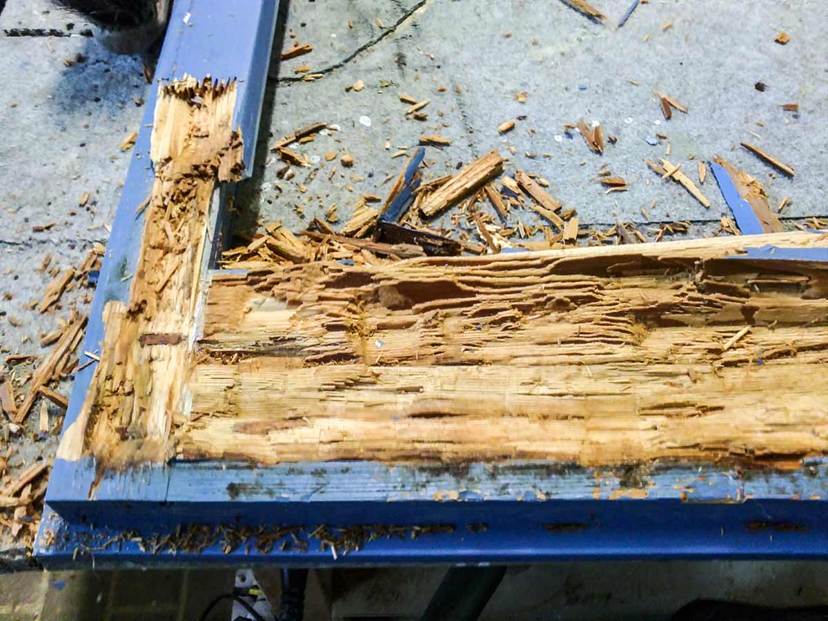 morsches Holz im Rahmen