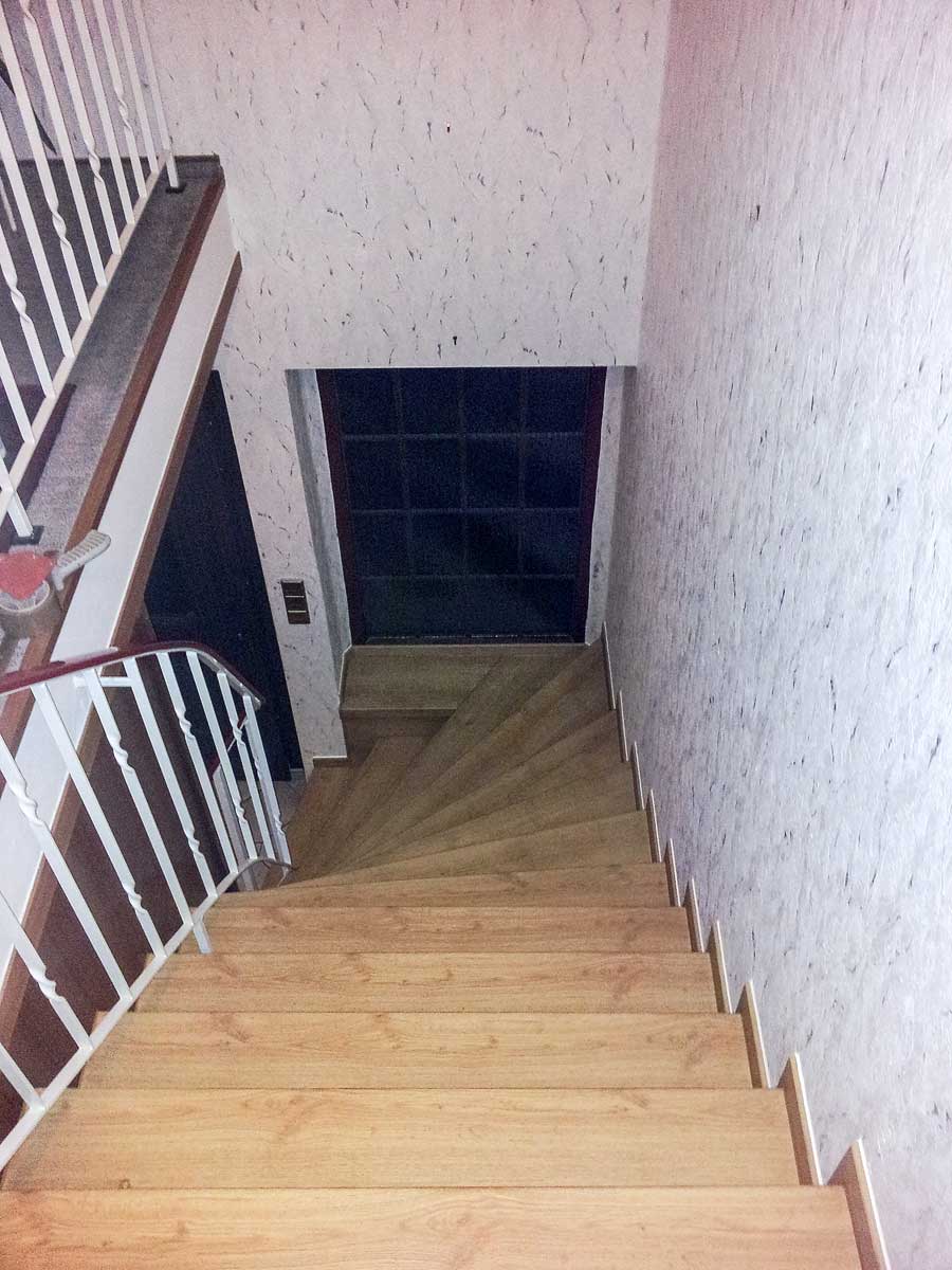 neue Treppe von oben